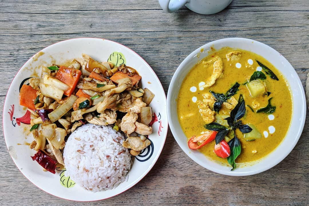 chicken stir-fry and yellow curry tom yum soup